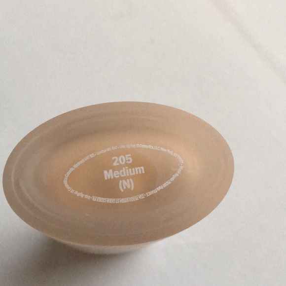 It confidence in a foundation, 1 Oz long wearing discontinued in stores & online - Picture 4 of 7